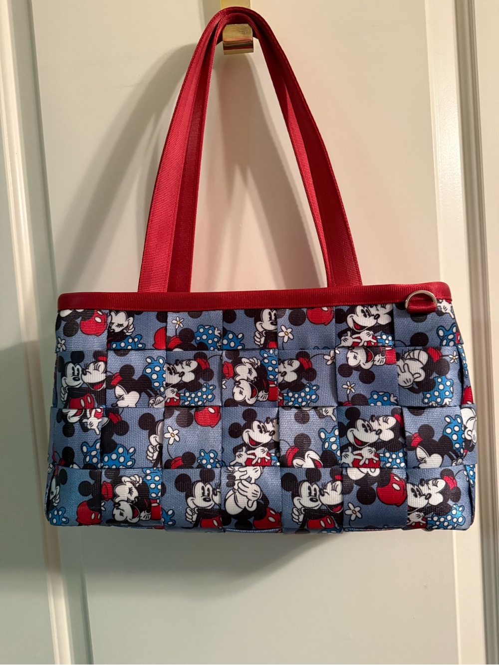 Harveys Seatbelt Disney Couture Large Satchel Mickey Loves Minnie
